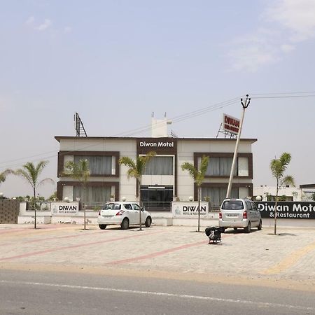 Diwan Hotel And Restaurant Surkhi 外观 照片