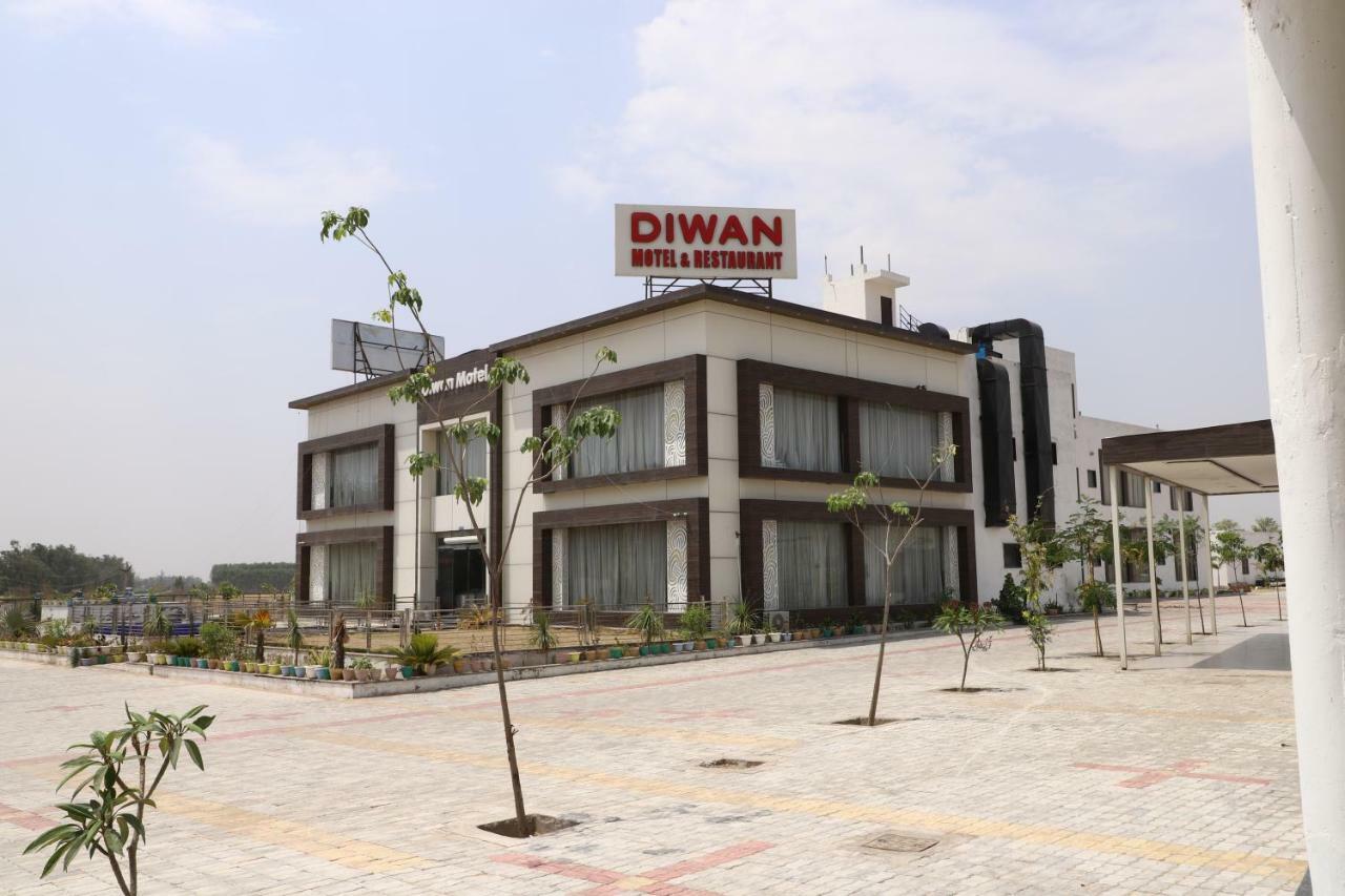 Diwan Hotel And Restaurant Surkhi 外观 照片